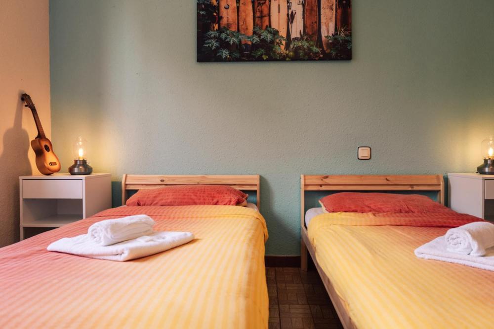 Liquid Surfhouse Hostel Langre  Bagian luar foto