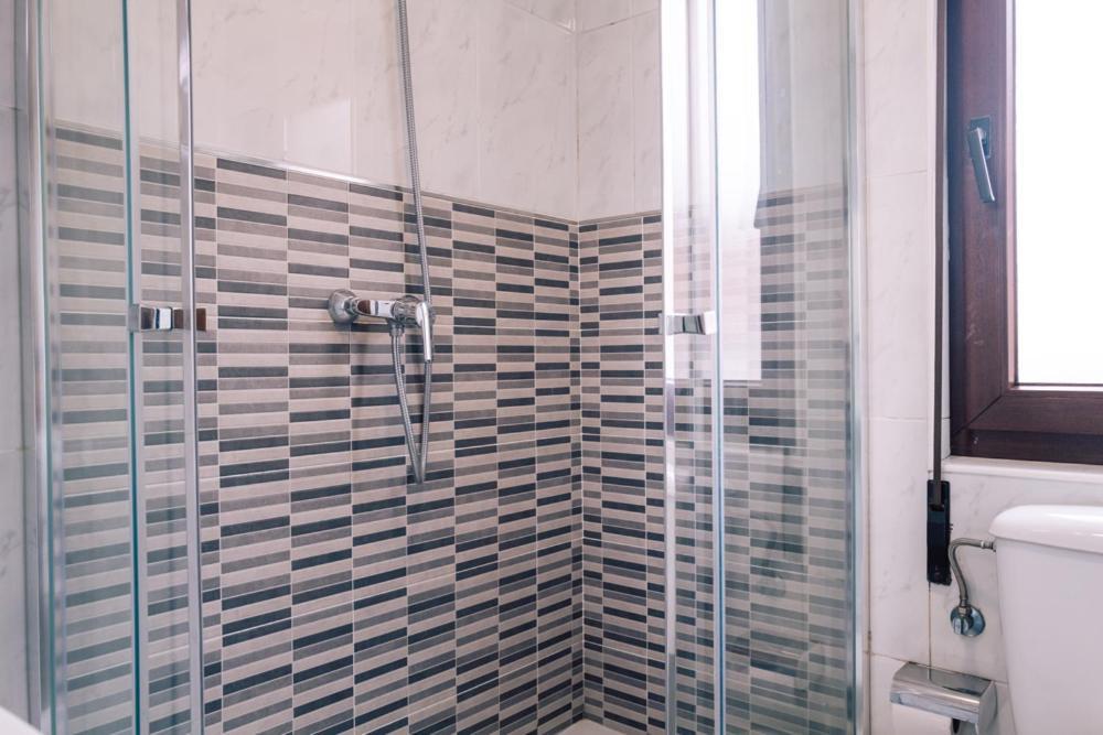 Liquid Surfhouse Hostel Langre  Bagian luar foto