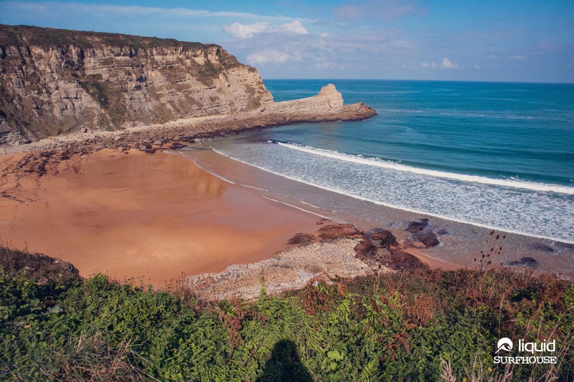 Liquid Surfhouse Hostel Langre  Bagian luar foto