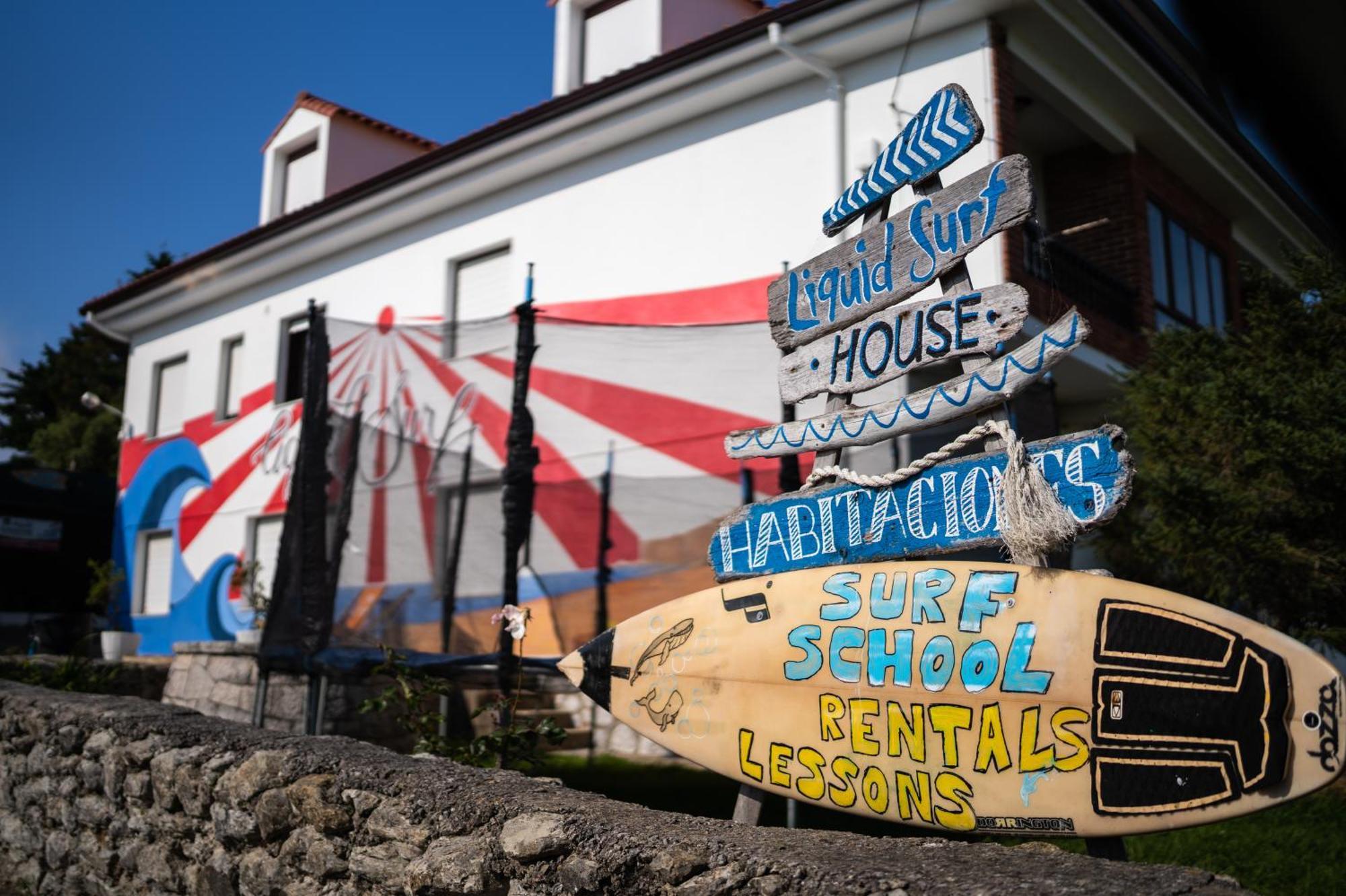 Liquid Surfhouse Hostel Langre  Bagian luar foto