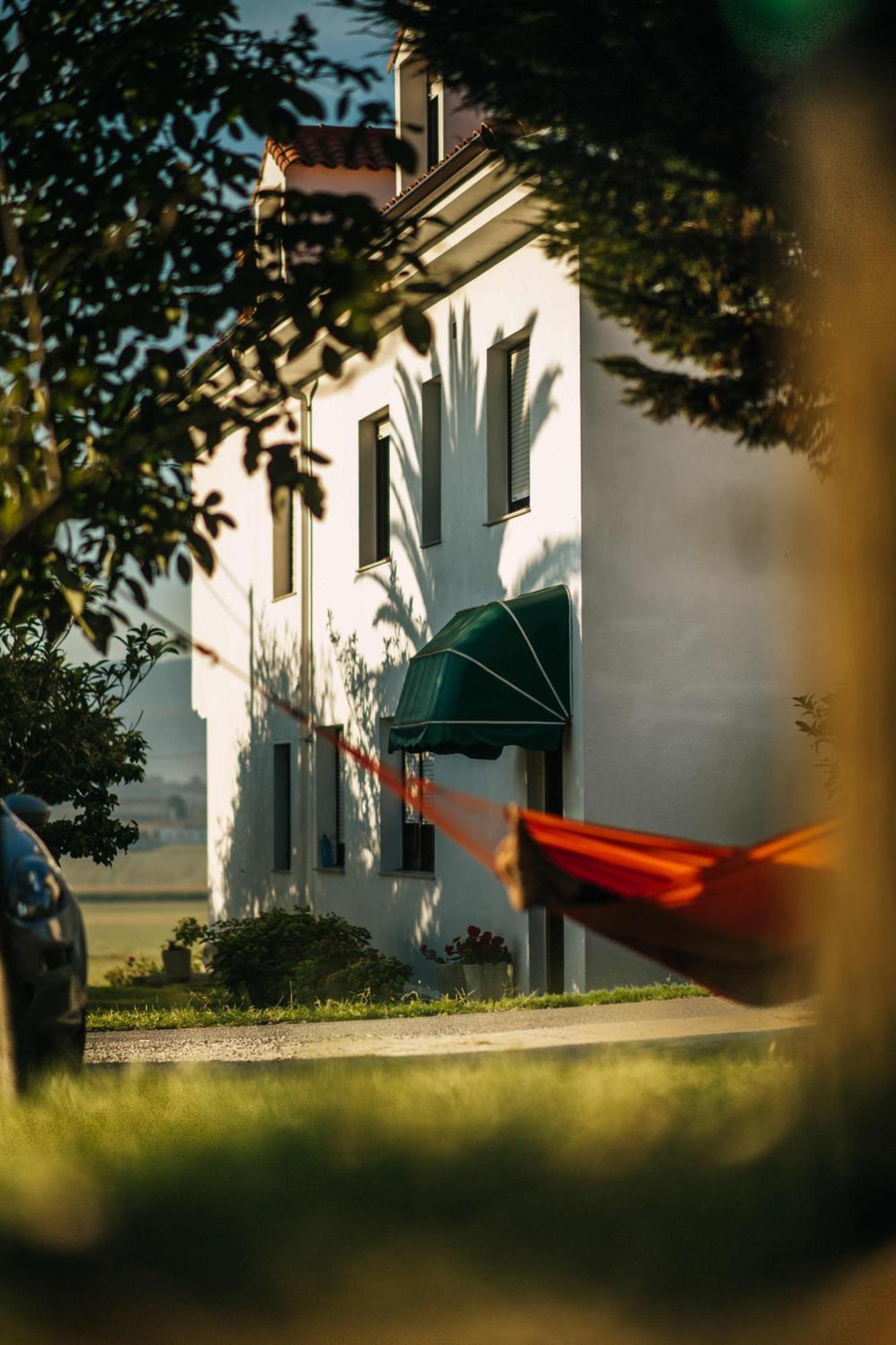 Liquid Surfhouse Hostel Langre  Bagian luar foto