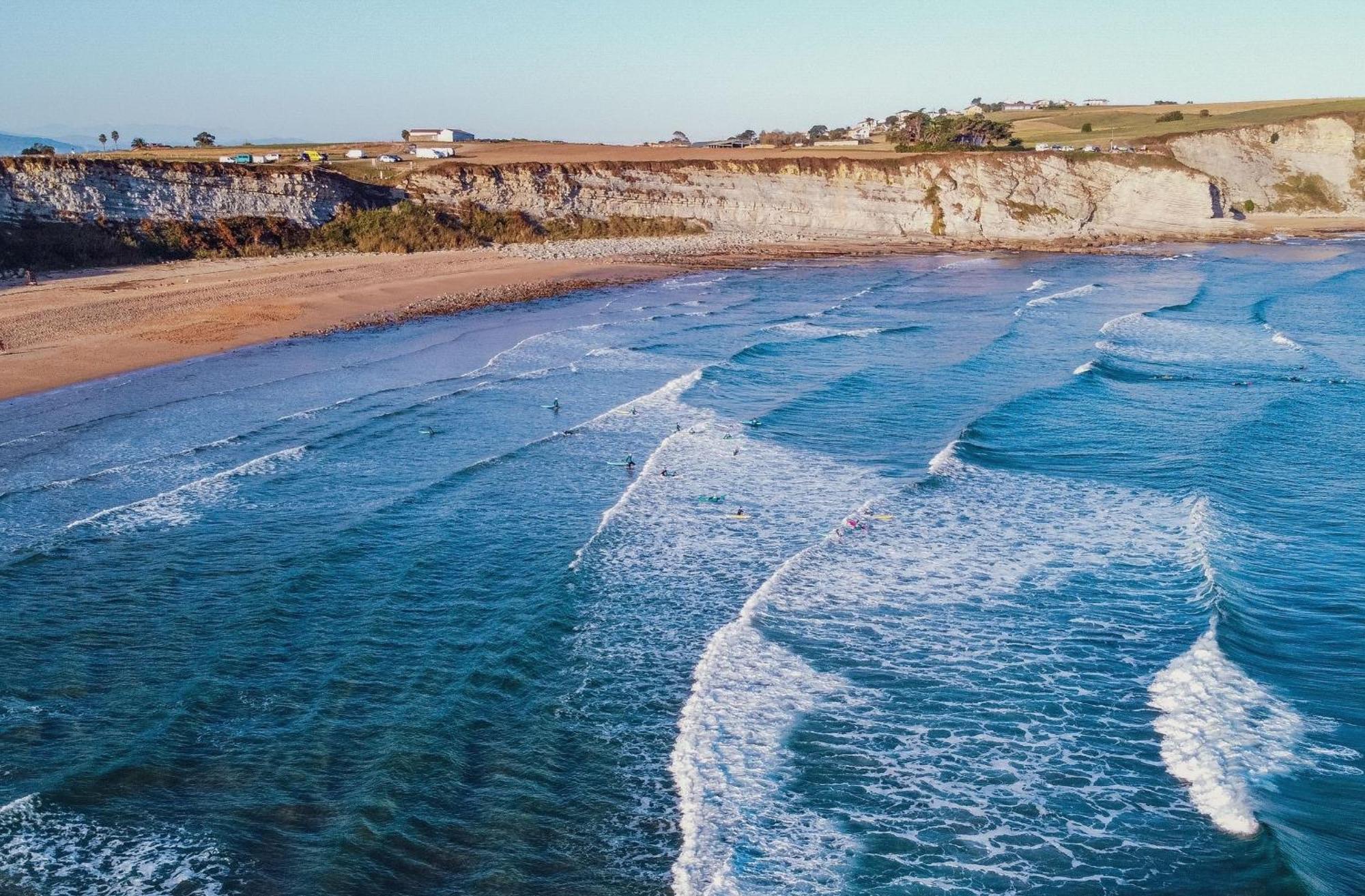 Liquid Surfhouse Hostel Langre  Bagian luar foto