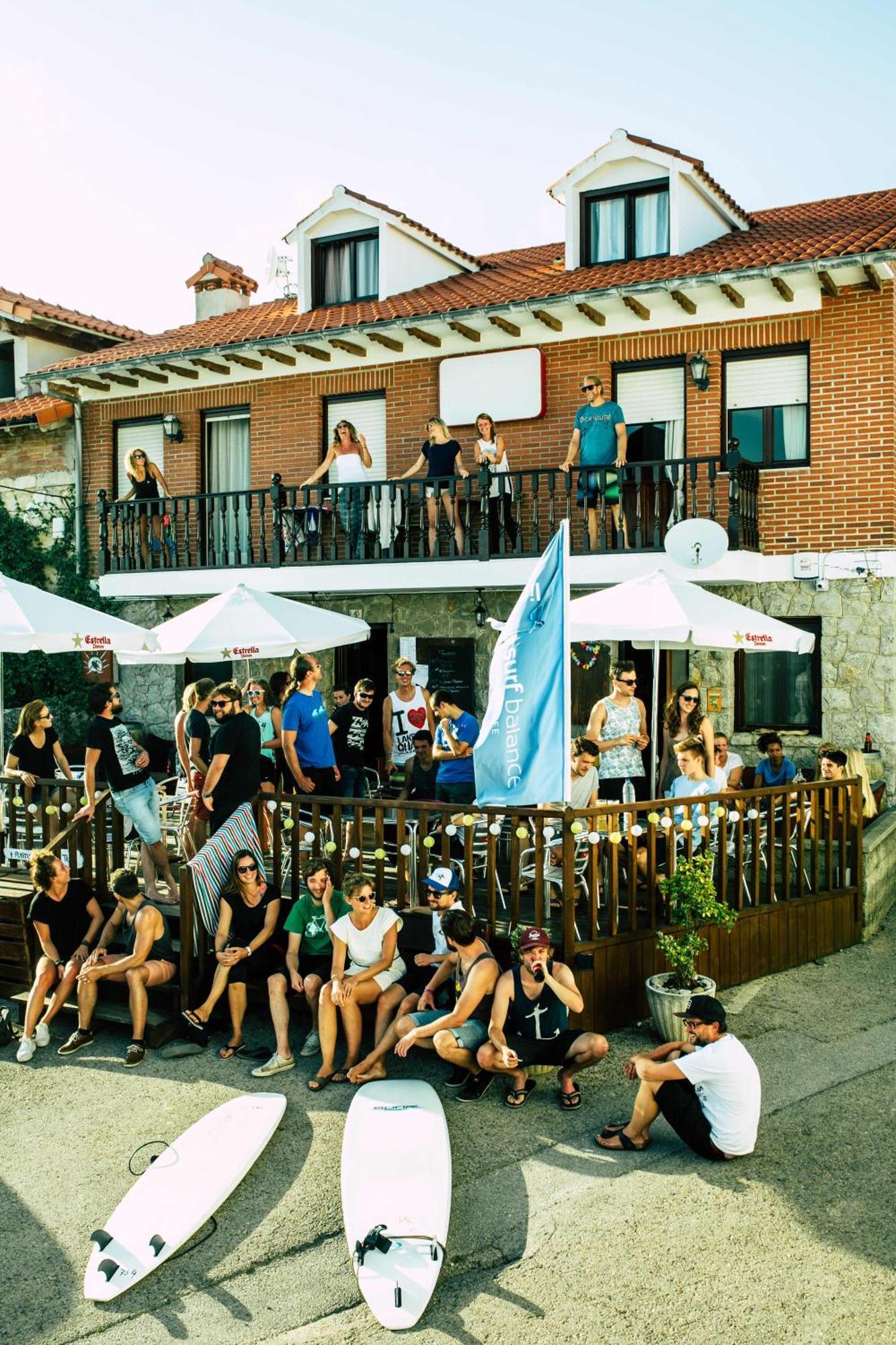 Liquid Surfhouse Hostel Langre  Bagian luar foto