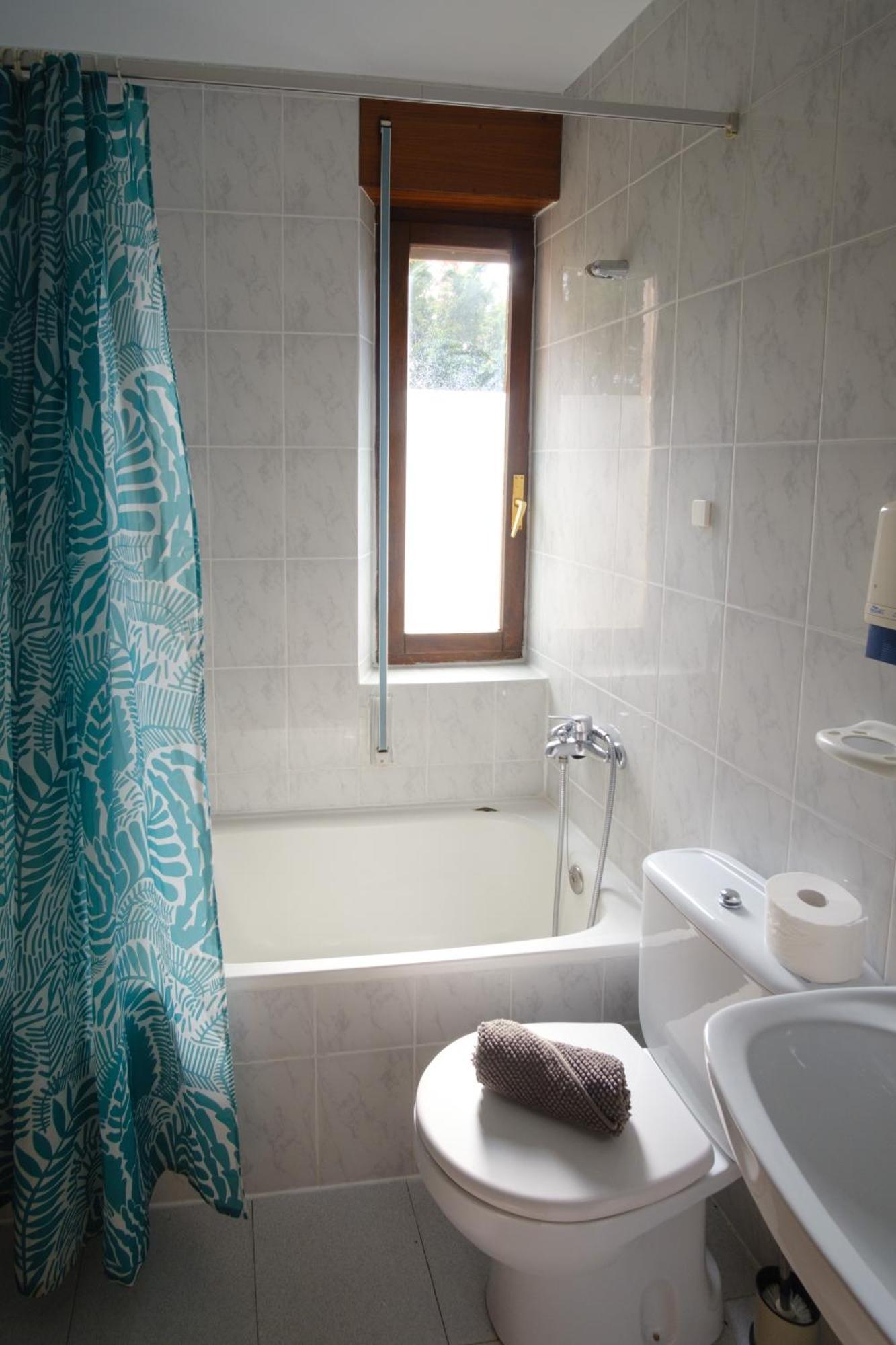 Liquid Surfhouse Hostel Langre  Bagian luar foto